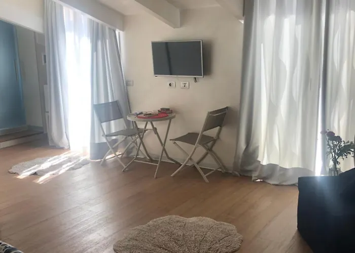Affitta Camere Borgo Marina